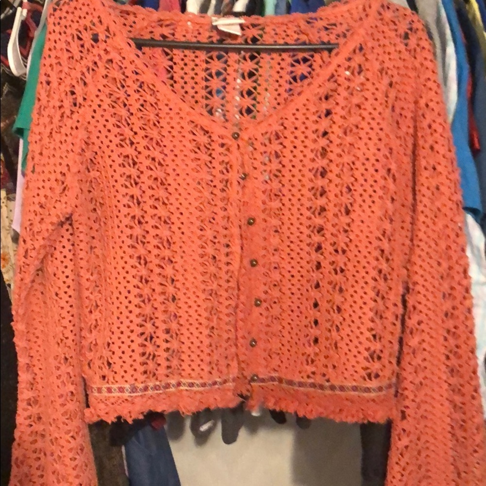 Long sleeve with bottom flare